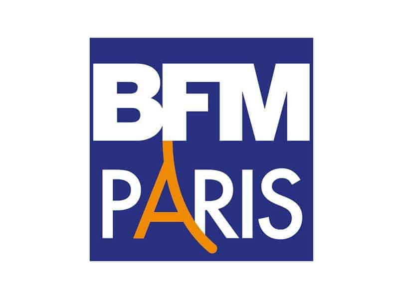 Logo de BFM Paris avec la Tour Eiffel stylisée orange remplaçant la lettre "A" de "PARIS" sur fond bleu.