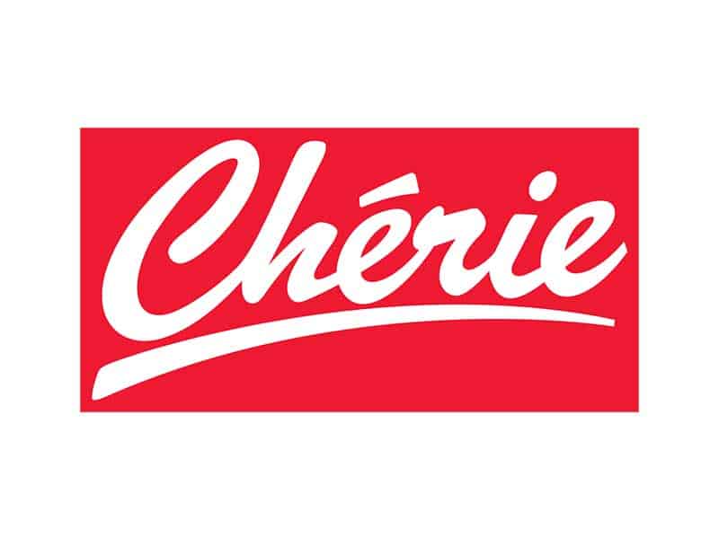 Logo rouge avec le mot "Chérie" en cursive blanche et souligné en blanc, sur un fond rectangulaire.